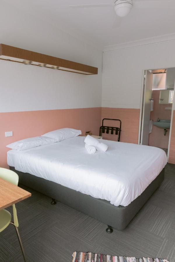 Black Swan Waterfront Motel (Adults Only) Swansea Exterior foto