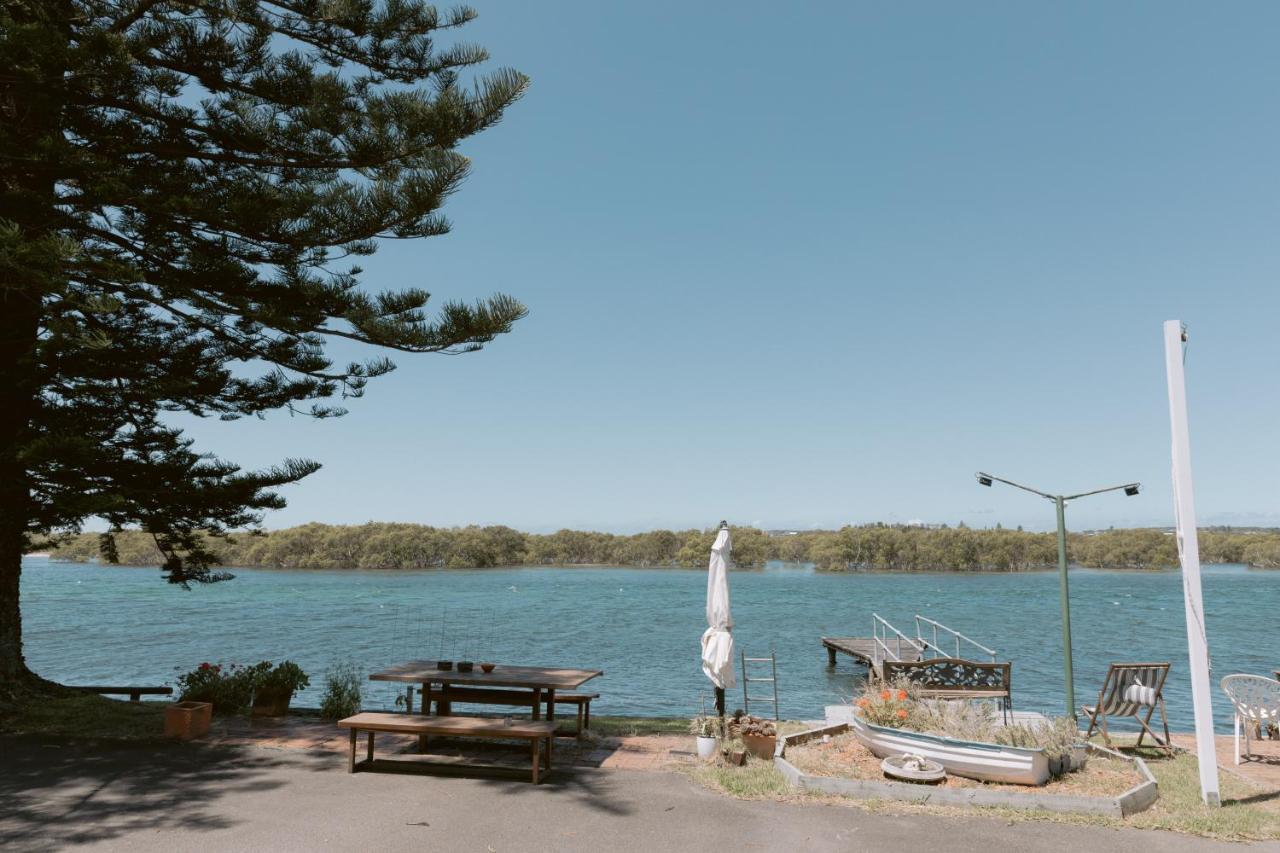 Black Swan Waterfront Motel (Adults Only) Swansea Exterior foto